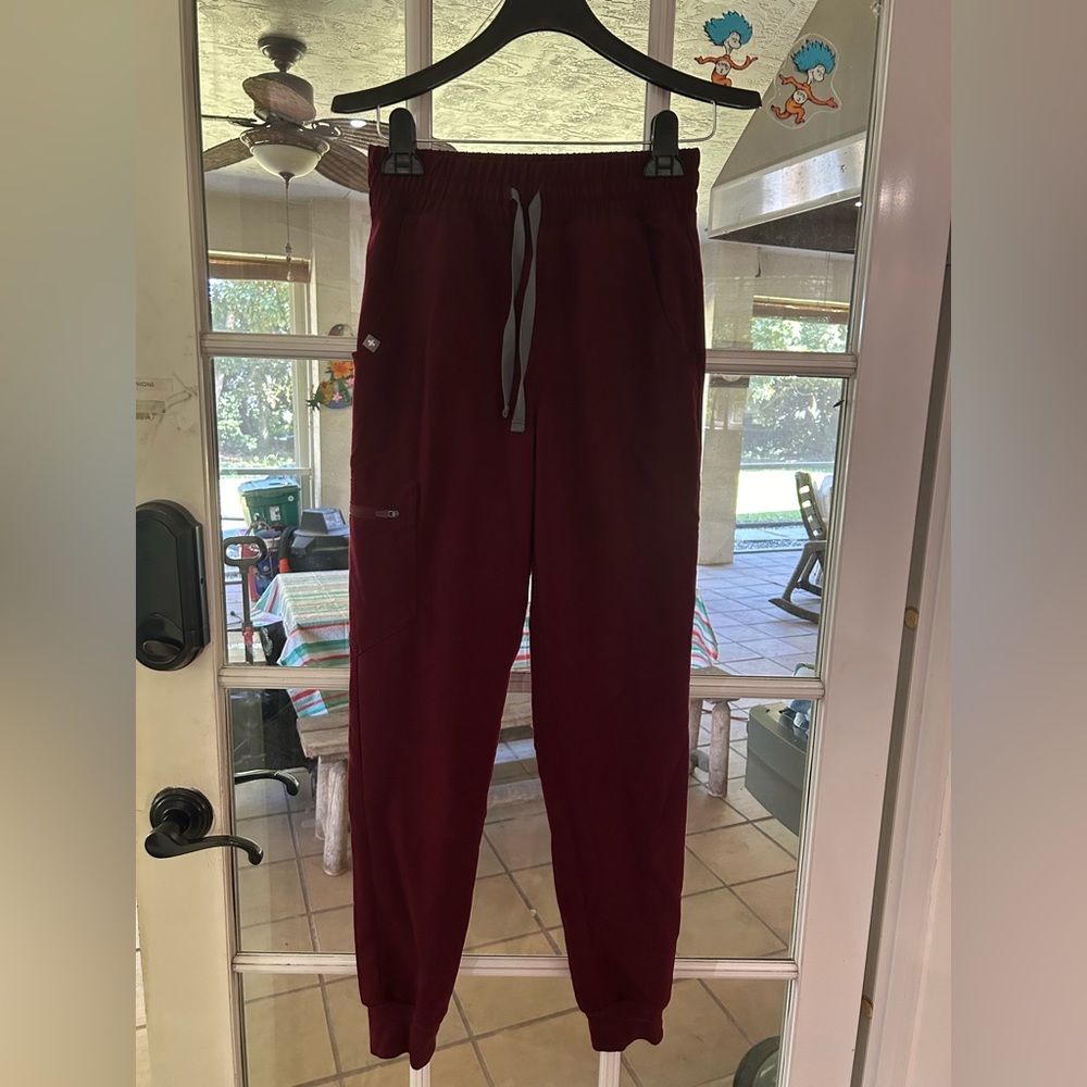 Figs High Waisted Jogger Scrub Pant XXS Burgundy